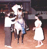 Pasiflora sin Par and Lynn Gallup receiving a National Championship ribbon