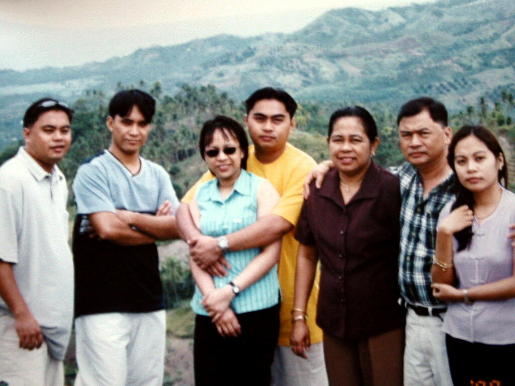 MARCOS PARK WITH DADDY, MOMMY, MIKE, KUYA RENE, LALAY & JHUN
