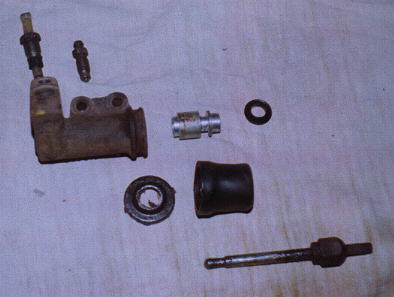 "Abgehangener" Kupplungs-Nehmer zerlegt.