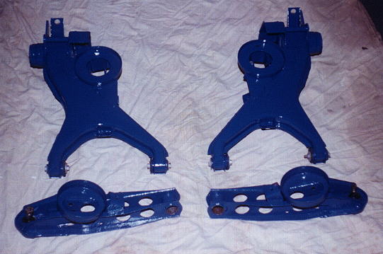 Vordere untere Schwingen und hintere Schwingen.