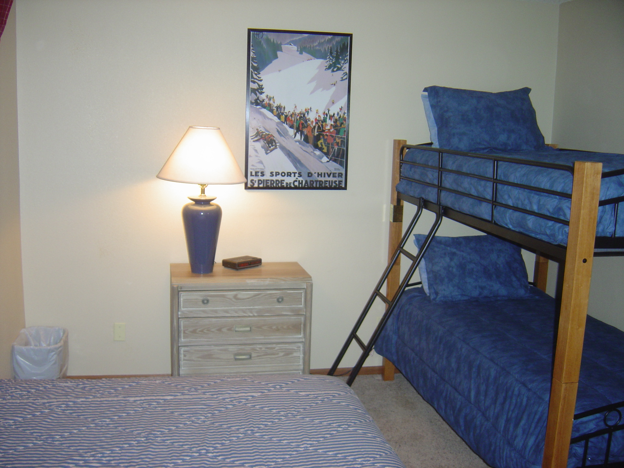 Guest Bedroom - Queen and Twin Bunk Beds