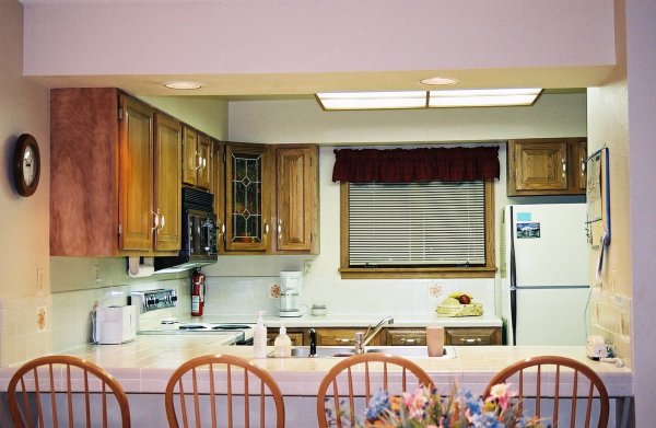 Kitchen with breakfast bar