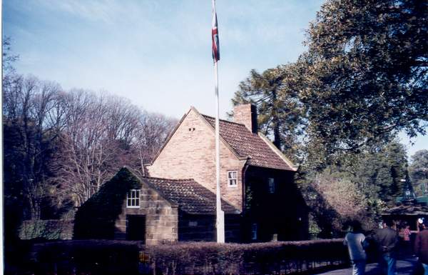 A wee pommie cottage