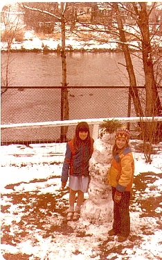 Jennifer and Friend building a Snow Woman (102604 bytes)