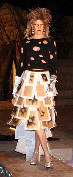blackhole1.jpg - Ferguson's Fashion Show: Black Hole Sun - original costume design by maggie04/13/2008