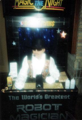 ROBOT MAGICIAN