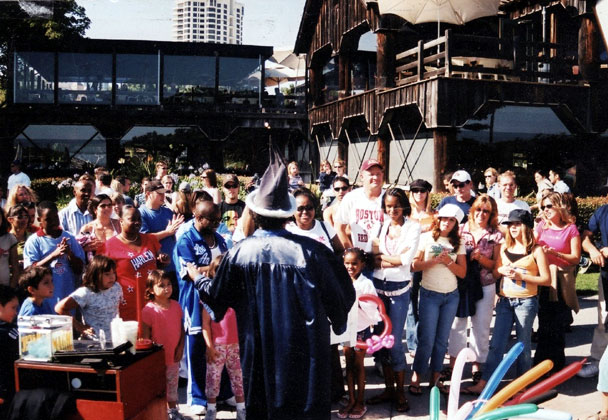 SEAPORT CROWD