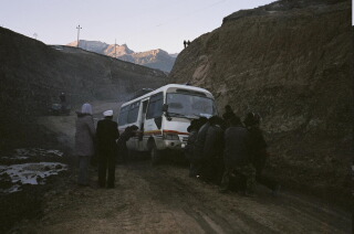 Tug of war, bus 1 - bus passengers 0