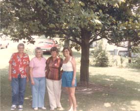 Woodssisters.jpg (23306 bytes)