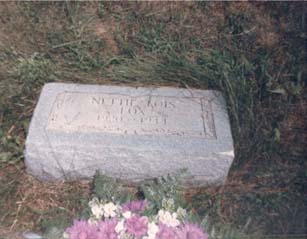 nettiefoxheadstone.jpg (22057 bytes)