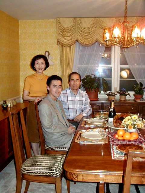 mitz_with_parents.jpg (45570 �o�C�g)