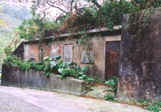 a small bunker at the road side near Wong Lai Chun Gap