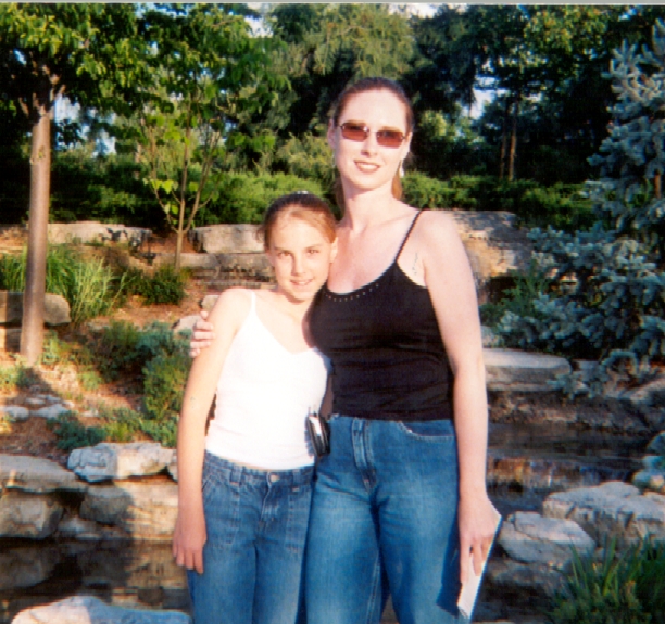 Amy & Sara @ Celebration City in Branson, MO&nbsp; 05-14-05