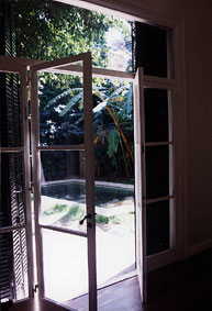 Vista hacia el jard&iacute;n