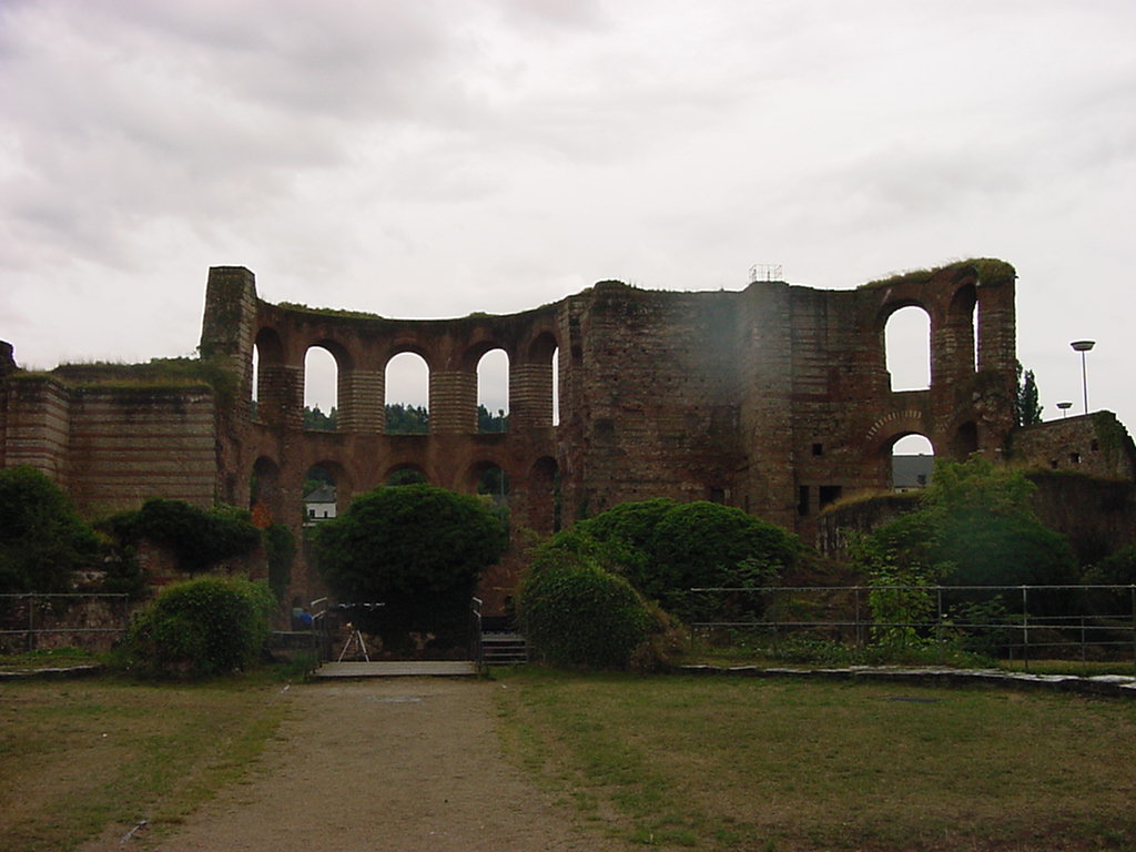 This was at one time the Royal Bath house. Now, ruins! But that's what several centuries and a war will do to a building.