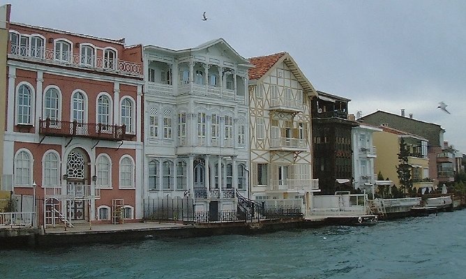  Stately homes and other buildings along the Bosphorus 