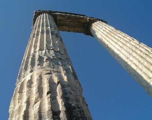  Things are looking up!  (Columns at Didyma ruins) 
