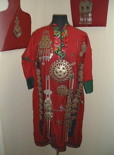  Tribal dress and jewelry, on display at the Islamic Museum 