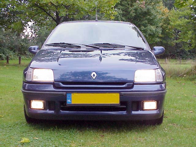 Renault Clio 16V Front view