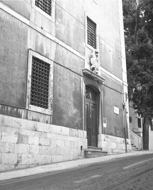 O antigo Aljube, hoje ocupado pelo Instituto de Reinser��o Social, na Rua Augusto Rosa, junto � S� Catedral, no centro de Lisboa - Maio, 2002