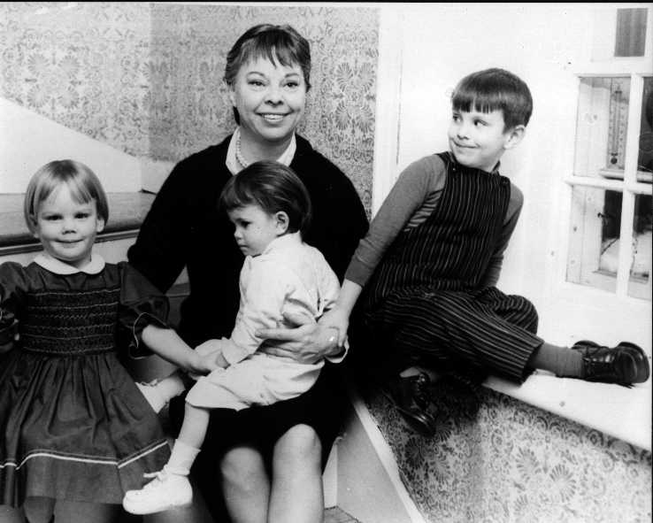 Carol as mother. The girl on the far left is a cousin of the children, the girl in Carol's lap is daughter Ellen, and the lad on the right is son Josh
