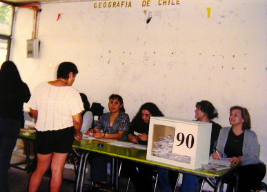 A table (mesa) at the polling place where Mónica worked