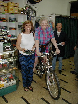 M�nica with Margy in bike shop