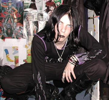 ow im the most goth *tehe*