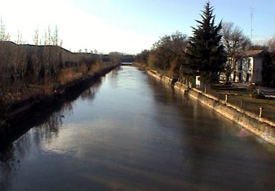 Tramo del Canal Imperial de Arag&oacute;n a su paso por El Bocal