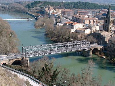 Sang&uuml;esa-Puente de hierro sobre el R&iacute;o Arag&oacute;n
