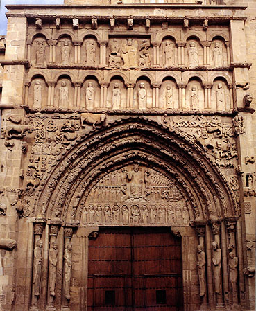 Portada de la Iglesia de Sta. Mar&iacute;a la Real-Sang&uuml;esa