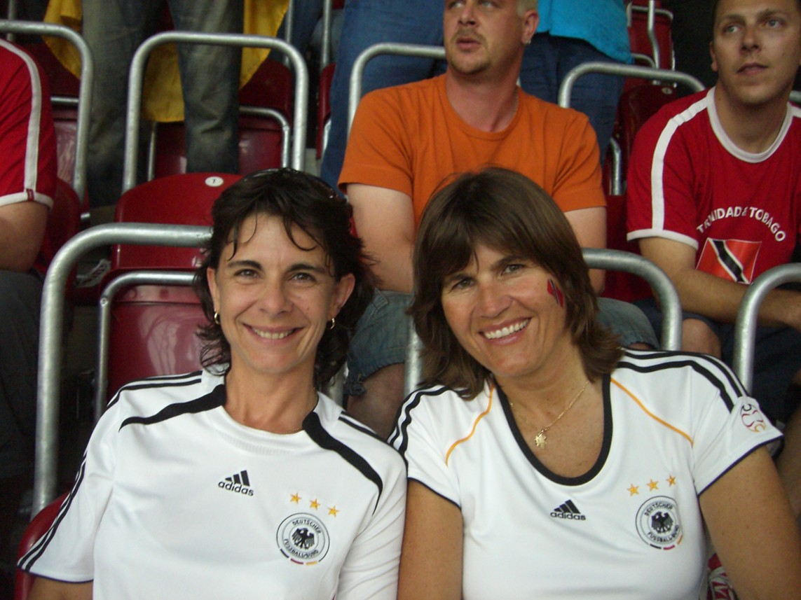 Karen and C�cile, the crazy supporters: ALLEZ L�ALLEMAGNE! 