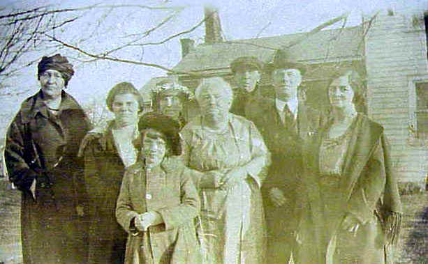 Family in Yard. (2).jpg (90988 bytes)