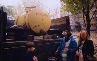 molokotruck.jpg (14082 bytes)