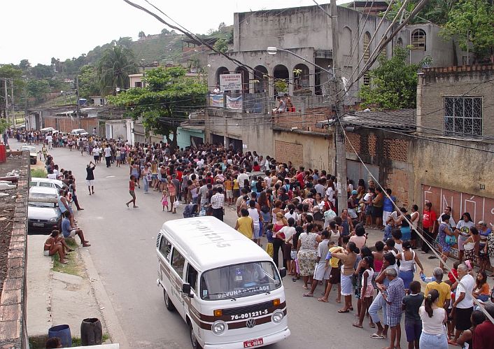 The great crowds at Ingreja Batista Memorial de Costa Barros