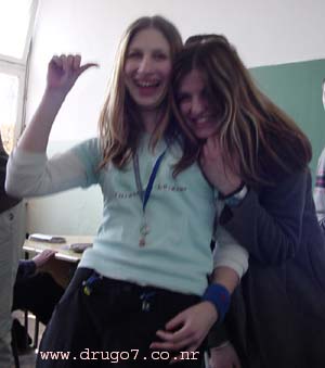 Tijana i Milica u nekoj od Tijaninih ludorija!!!