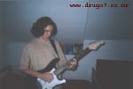 Vusovic se gubi sa gitarom. Salim se!!! (ii7_13)