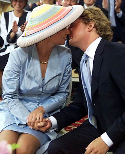 Bernard jr and Annette are kissing at their civil wedding