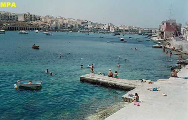 Swimming off Zonqor