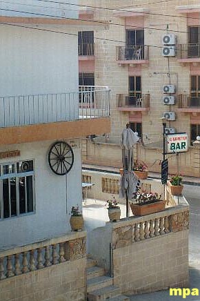 Il-Karretun bar