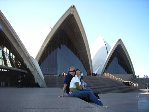 Martijn en Lianne voor het Operahouse
