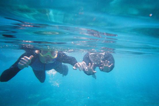 Leuk he, samen onder water.