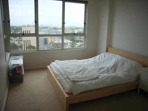 Jaja....... ook een bed, echt van alle gemakken voorzien.