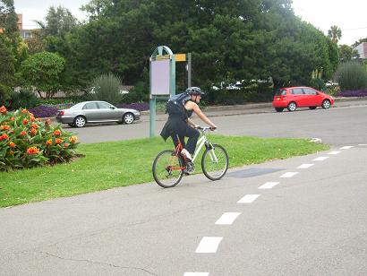 De bezemwagen vertrekt weer.