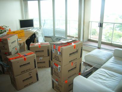 En zo zag het eruit direct na het uitladen van de container...... eeuhhh zo vol als Nederland zeg maar.