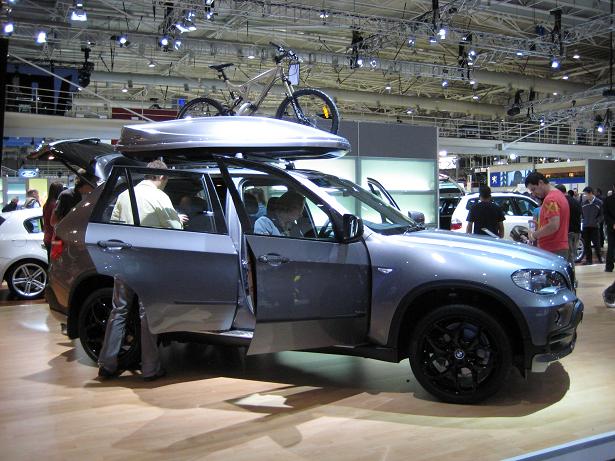 Die skibox is, neem ik aan, voor waterski's..... zo niet dan heb je echt een zeer overtuigende BMW-verkoper getroffen.