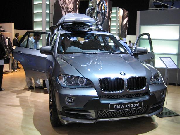 Spoiler is ook ideaal, de eerste de beste paardebloem in een voorstedelijk oprit vormt met zo'n sneeuwruimer al een onoverkomelijk obstakel...... die jongens bij BMW begrijpen het wel.