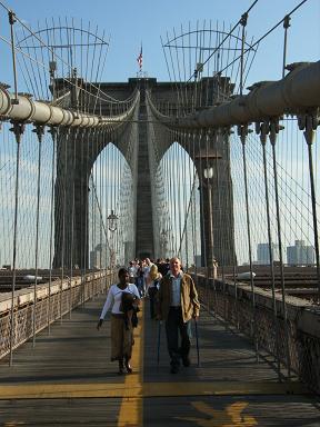 De Brooklyn bridge........ enorm groot.