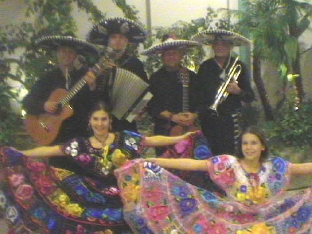 mariachi band cantando group