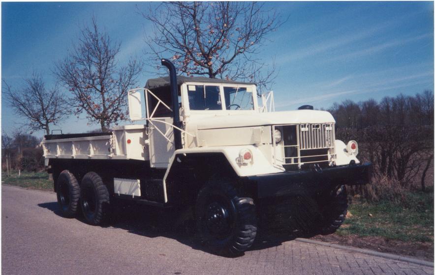 M813